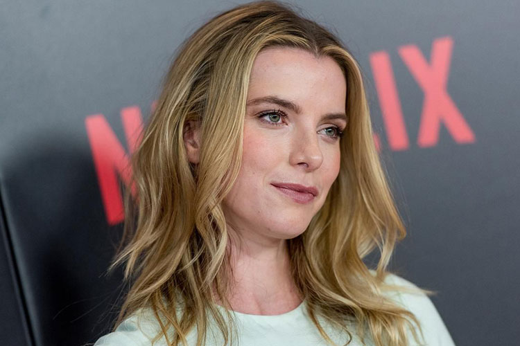 Betty Gilpin