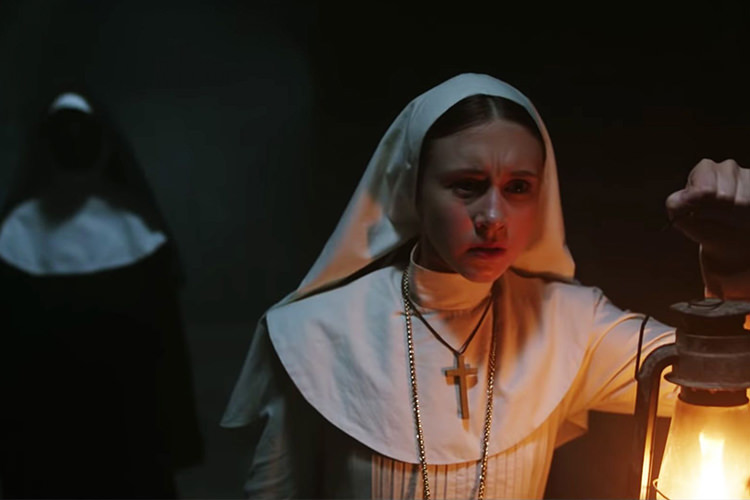 در تبلیغ تلویزیونی جدید فیلم ترسناک The Nun دمیان بیچیر زنده به گور می‌شود
